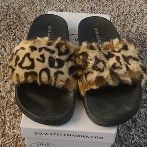 Steve Madden Womens Size 8 Leopard-Print Faux Fur Slides- New In Box Retail $35